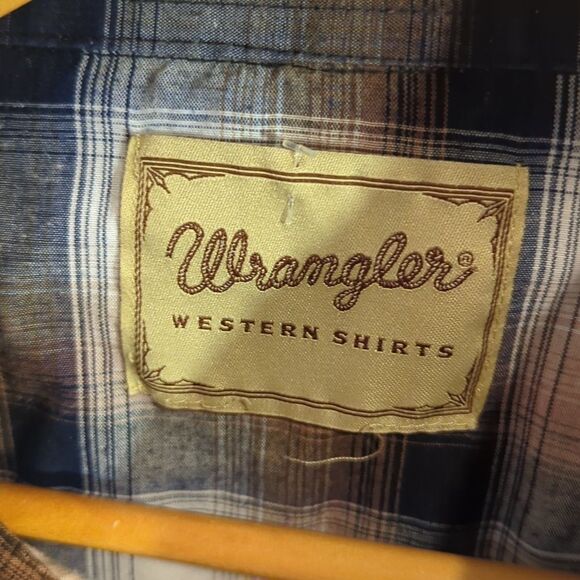 Wrangler® Men's Regular Fit Short Sleeve Western Shirt, Size XL - Picture 3 of 8